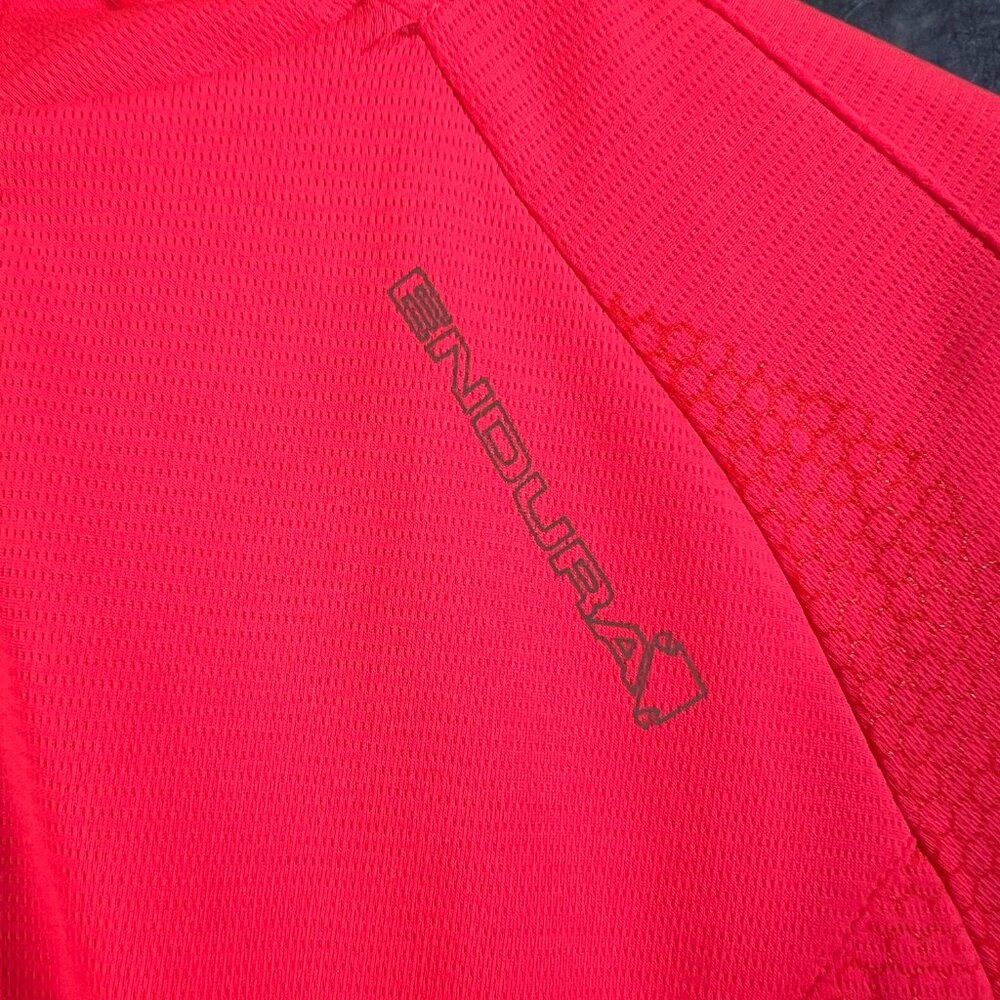Endura Hot Pink Bike Shirt - Picture 4 of 4